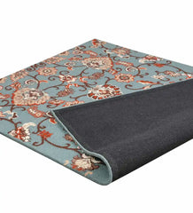 Traditional hand-tufted wool rug with blue and red detailing