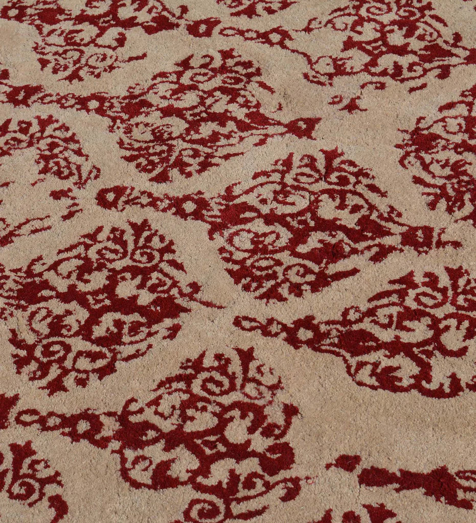 Classic hand-tufted rug featuring beige and deep red design