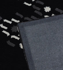 Hand-tufted contemporary wool rug with monochrome abstract pattern