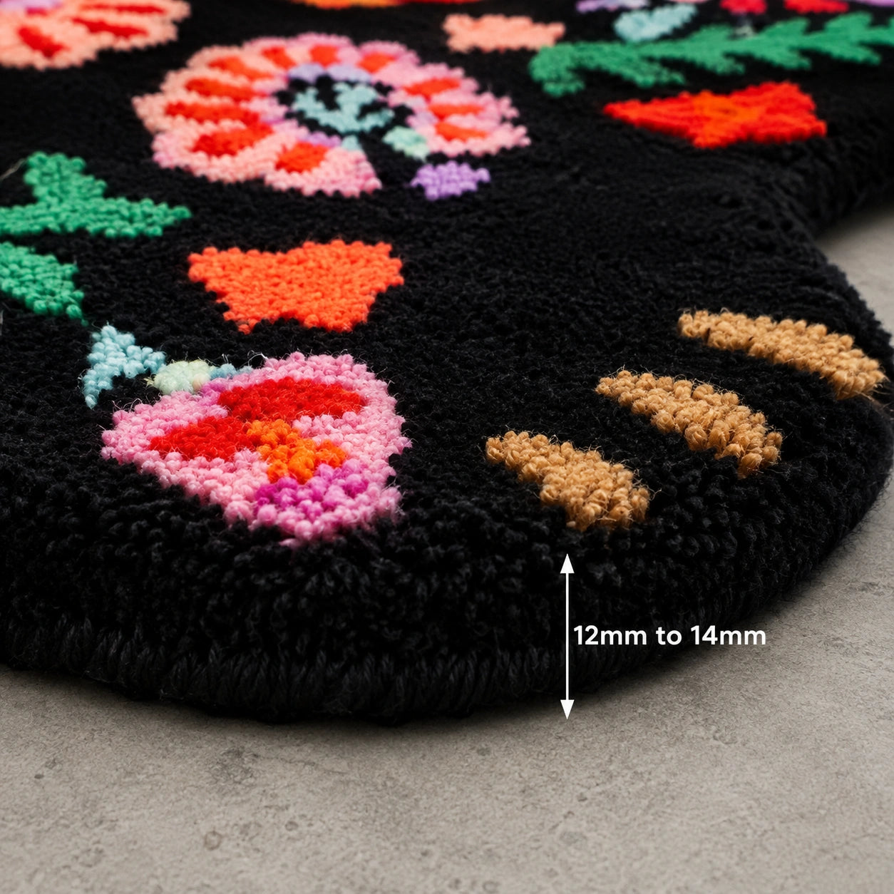 Black bear floral wool rug