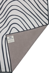 Minimalist black and white abstract rug for living rooms.