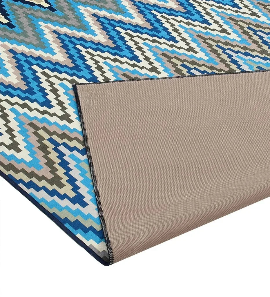 Contemporary chevron rug with pixelated effect.