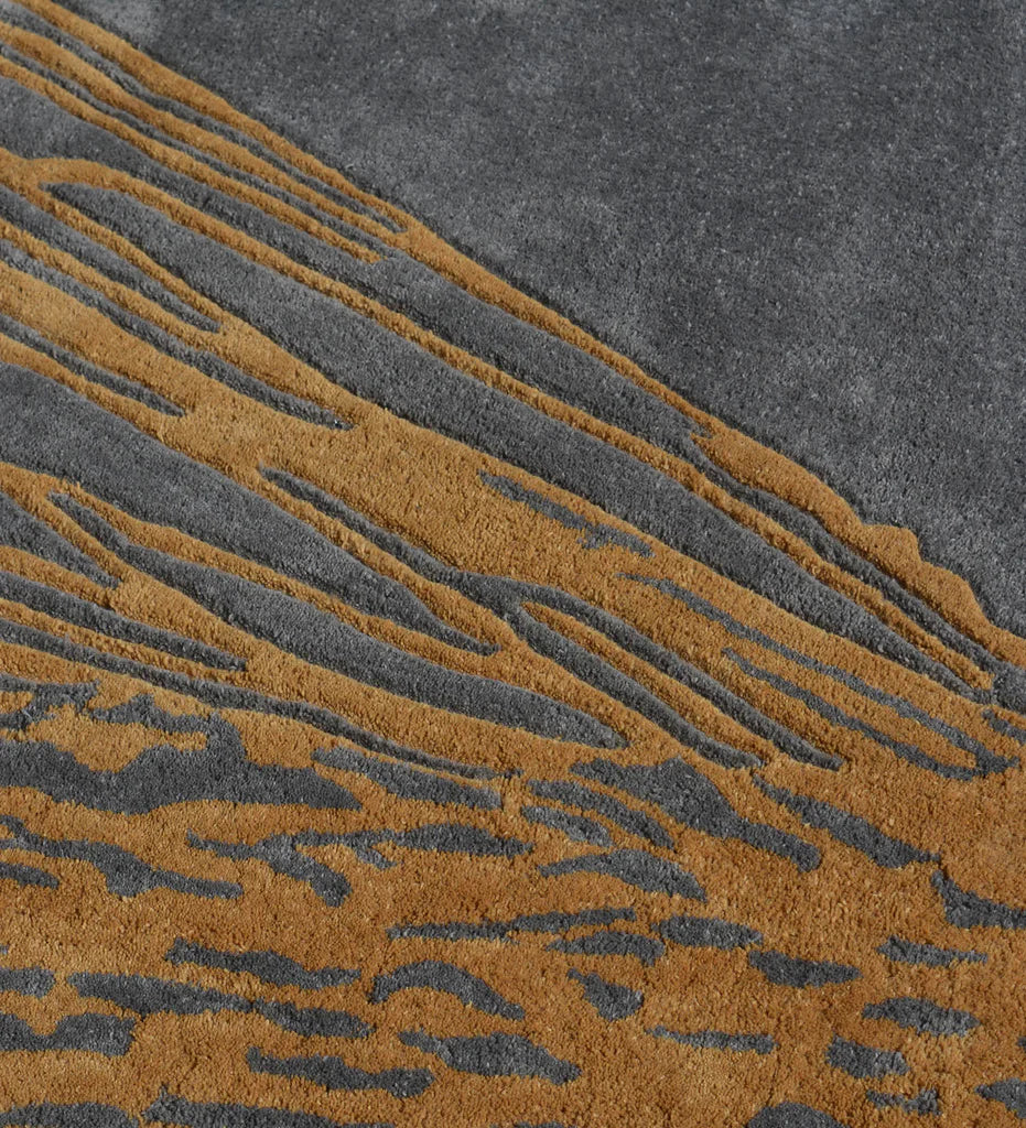 Contemporary hand-tufted rug with abstract golden brown accents