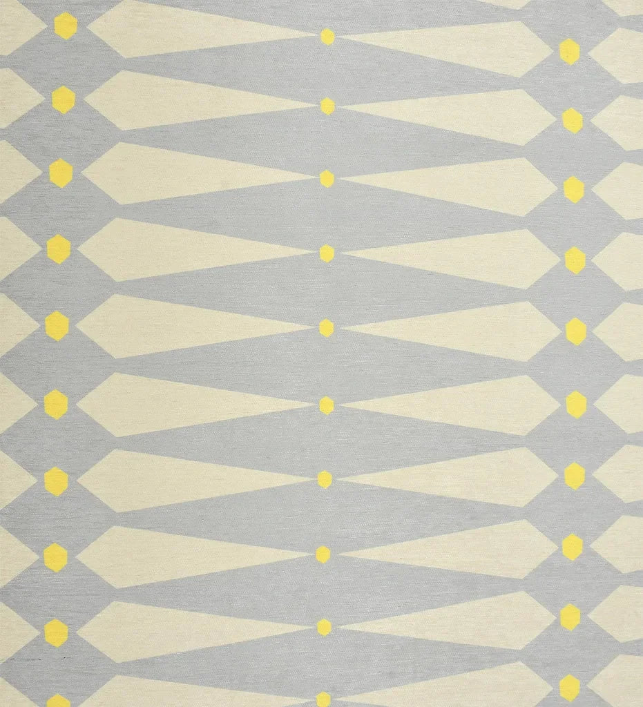 Neutral diamond design rug for contemporary interiors.