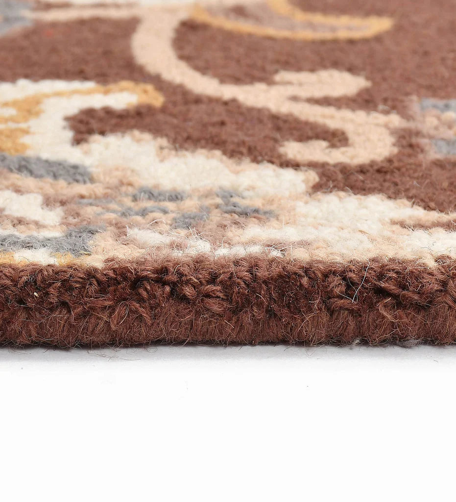 Classic floral and vine patterned rug for living room decor