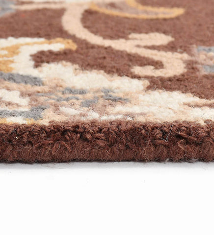 Classic floral and vine patterned rug for living room decor