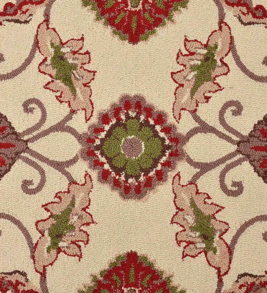 Classic hand-tufted wool rug with heritage-inspired floral pattern