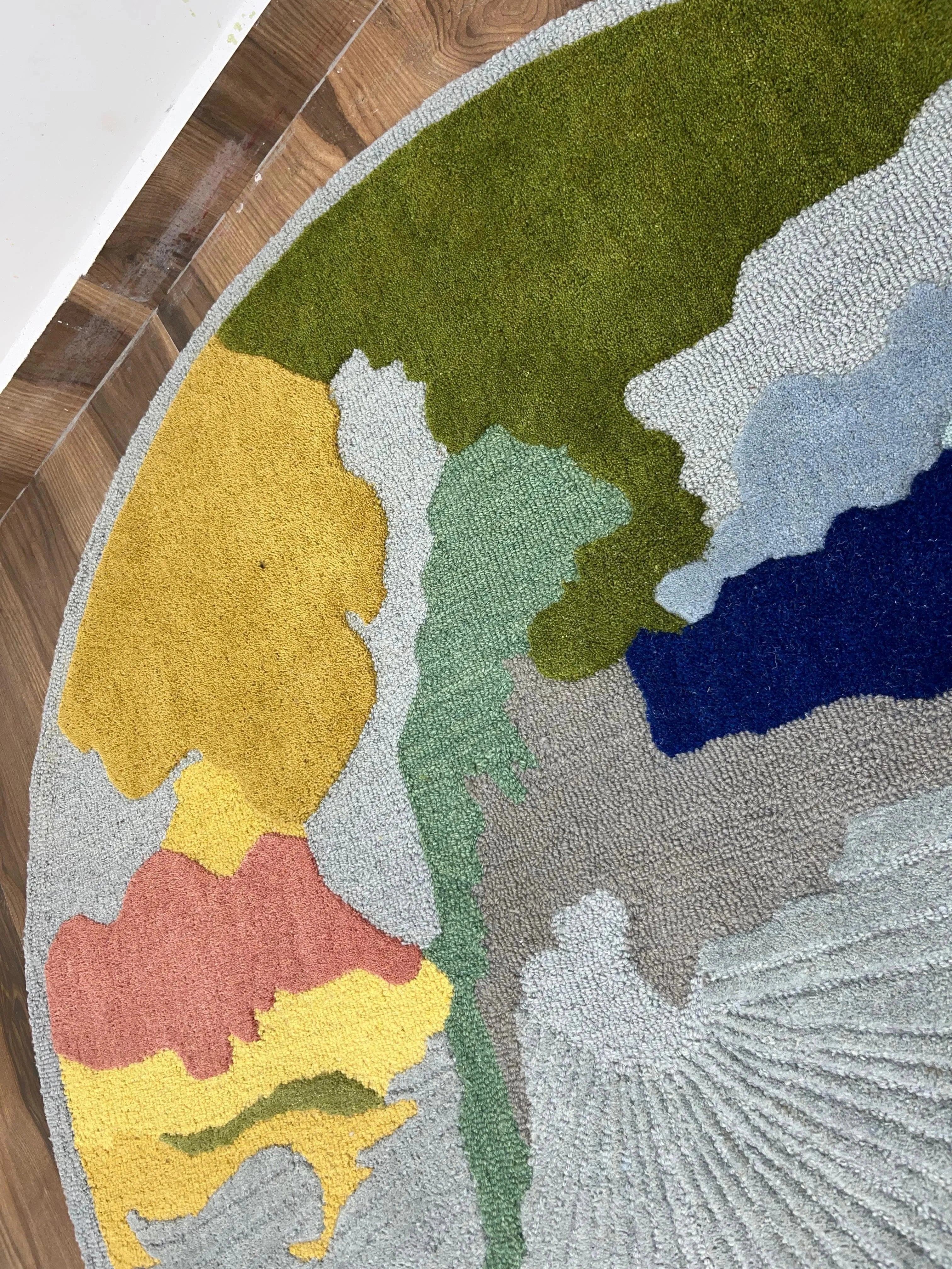 Soft wool hand-tufted rug with abstract modern design.