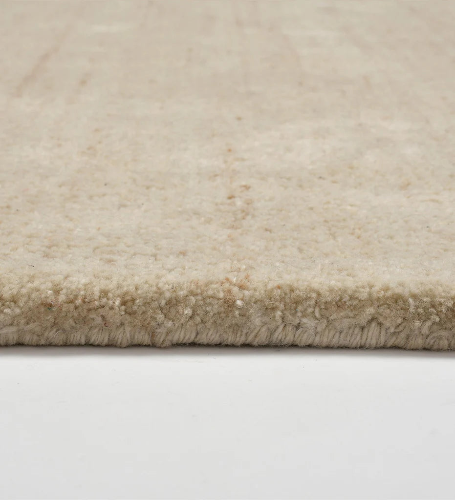 Solid neutral beige hand-tufted rug for living rooms