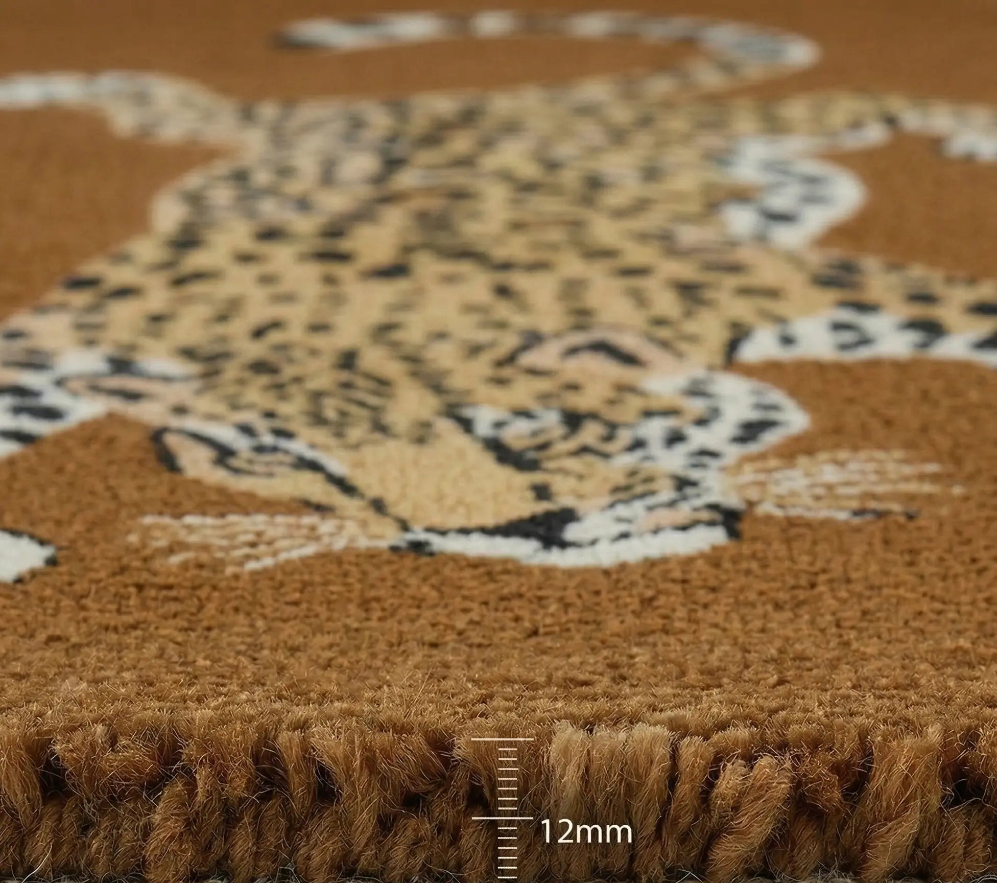 Close-up of a doormat with a tiger design, showing texture and thickness measurement.
